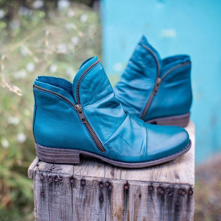 MAJA | ANKLE BOOTS WITH ZIP